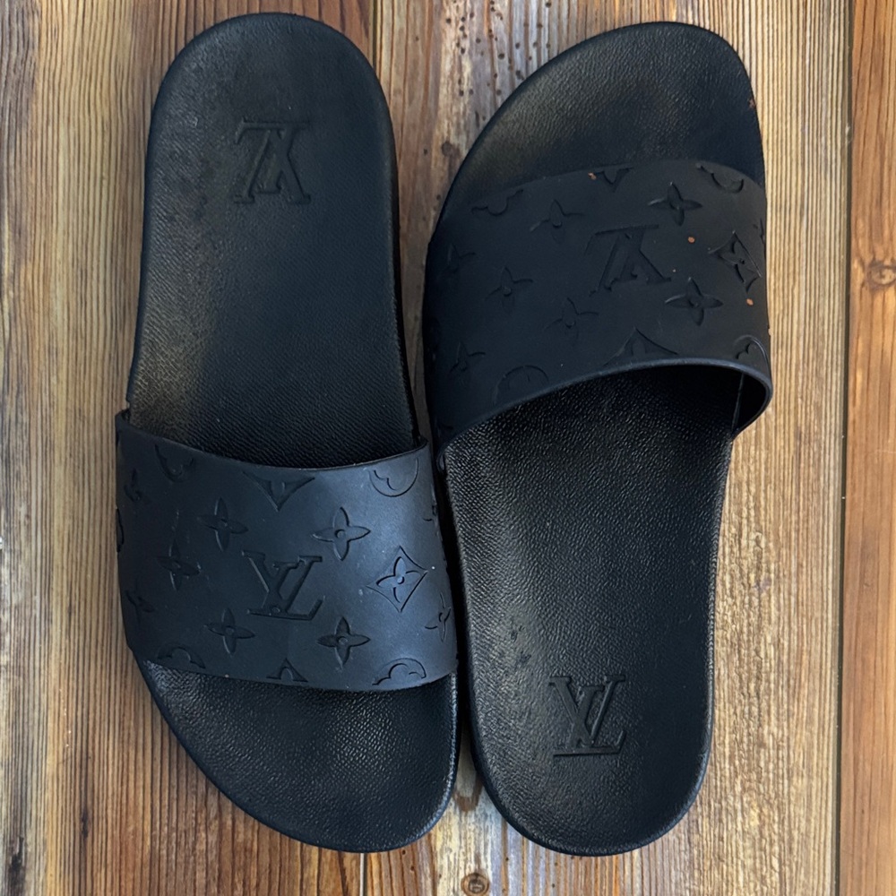 INSPIRED BLACK SANDALS